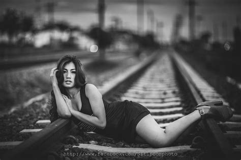 Sexy girl on railway Séance photo