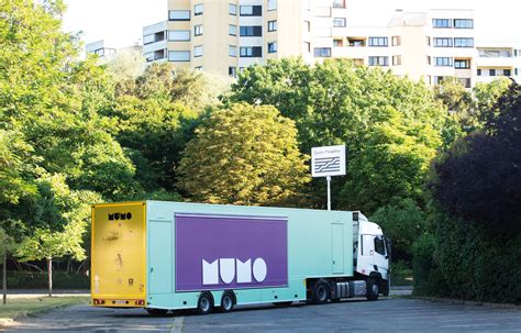 Mumo Par Le Centre Pompidou Sur La Route De Lart En Camion Musée