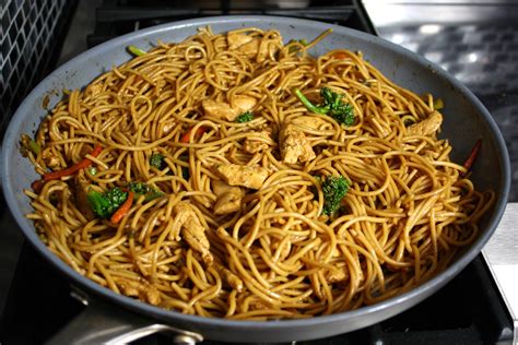Increase heat to medium high and add mushrooms, green onion, garlic, and ginger. Clean Eating Chicken Lo Mein - BRI Healthy