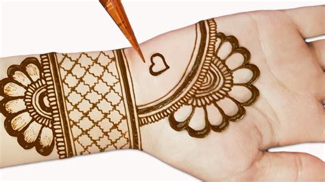 Very young and very beautiful girls sets. Easy mehndi designs for front hands - Simple Henna designs ...