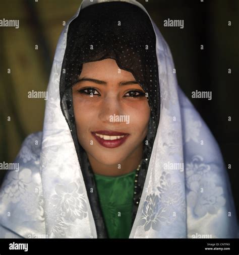 Girl From Ghadames In Traditional Tuareg Clothes Libya Stock Photo Alamy