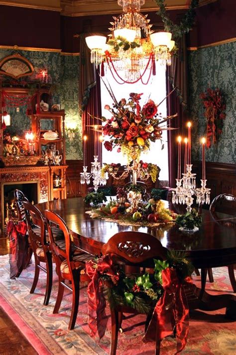 What do brits eat during christmas dinner? Decoration of elegant tables for Christmas dinner