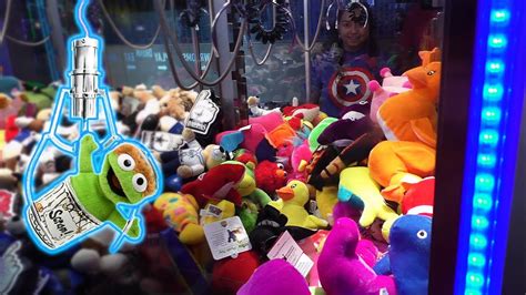 Claw Machine Wins At Dave And Busters Youtube