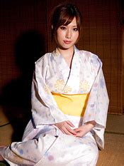 Gorgeous Gravure Idol Babe Slowly Takes Off Her White Kimono At