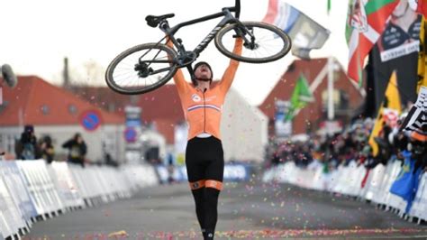 Cyclo Cross Van Der Poel Reprend Son Titre De Champion Du Monde Euronews