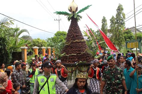 Cegah kesalahan pln jatim terjunkan semua pencatat. 5 Festival Unik di Kabupaten Bojonegoro - Jurnaba