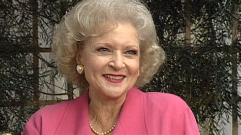 Remembering Betty White Ets Best Moments With The Golden Girl