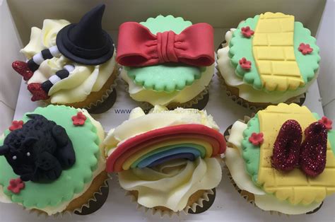 The Wizard Of Oz Themed Cupcakes Themed Cupcakes Yummy Cupcakes Fun