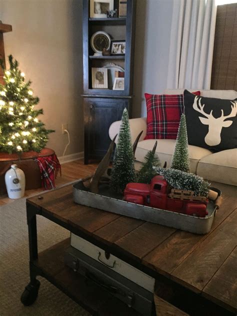 Coffee and side tables provide functional surfaces and accentuate your living space. 27 Fabulous Outdoor Christmas Decorations for a Winter ...