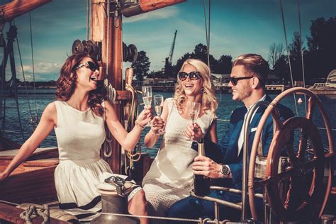 Stylish Wealthy Friends Having Fun On A Luxury Yacht — Yacht Charter