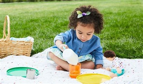 Pretend Play With Outdoor Picnics Lovevery