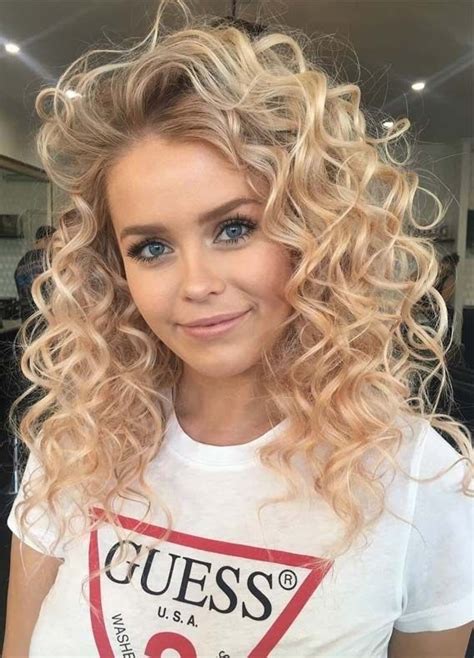 Adorable Blonde Curly Hairstyles Ideas For Women 2019 Primemod Medium Hair Styles Hair