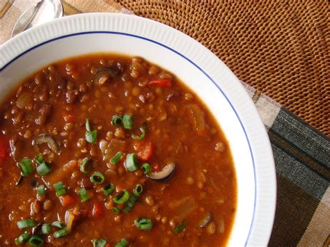 I feel i am often left lacking where vegetarians and vegans are concerned. Vegan Lentil Chili With Roasted Red Peppers ~ Healthy ...