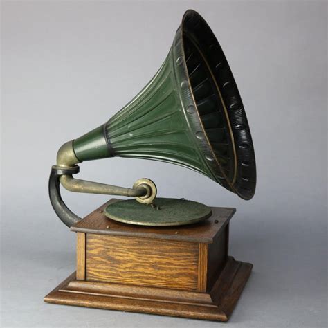 Antique Victor Victrola Standard Outside Horn Oak Phonograph Circa