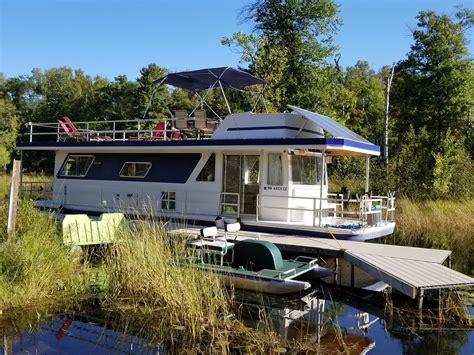 House Boat Rugged River Resort