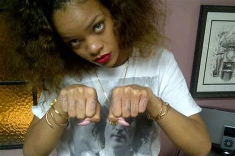 Rihanna Gets Thug Life Tattooed Onto Her Knuckles Picture Mirror Online