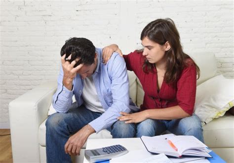 Wife Comforting Anxious Husband Fotos De Stock Imágenes De Wife Comforting Anxious Husband Sin