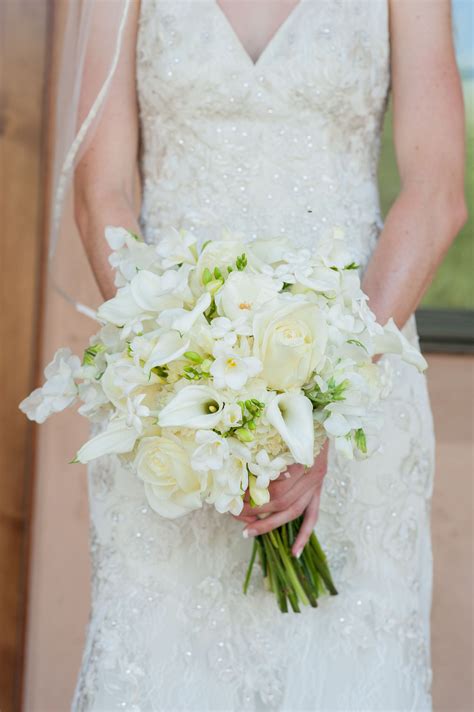 Abc shares first look at the wonder years reboot, set in alabama. Ivory Bouquet Accented With Green | Freesia wedding ...
