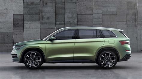 The vehicle is positioned as the largest škoda suv, above the škoda kamiq and škoda karoq. New Skoda Kodiaq SUV Spied In Production Guise For The ...