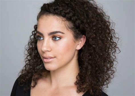 The virgin remy hair weave is the most highly recommended type of weave for gorgeous and voluminous hair. Different Curly Weave Human Hair Types