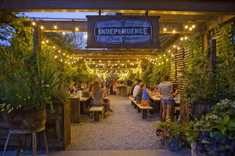 Independence Beer Garden In Philadelphia At Night Beer Garden Design