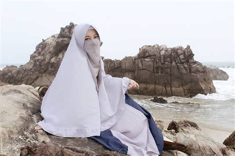 Foto Wanita Muslimah Bercadar Di Pantai Hijab Jilbab Gallery