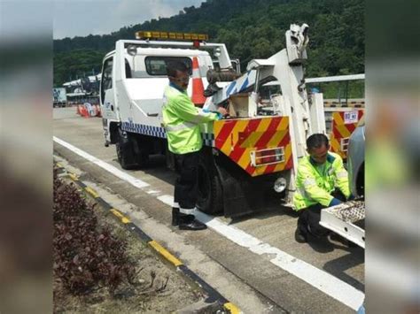 Pantai premier pathology, kuala lumpur. 1,160 petugas lebuh raya bantu pengguna ke pantai timur