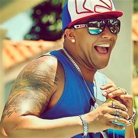 O companheiro da funkeira mc marcelly, francimar jorge cavalcante, foi preso na tarde deste domingo (2), no apartamento que o casal dividia chegando ao local, os policiais encontraram o casal no quarto e, quando perguntada sobre as agressões, mc marcelly começou a chorar e se tremer toda. Funk Amazonas --> Vem pro meu Mundo