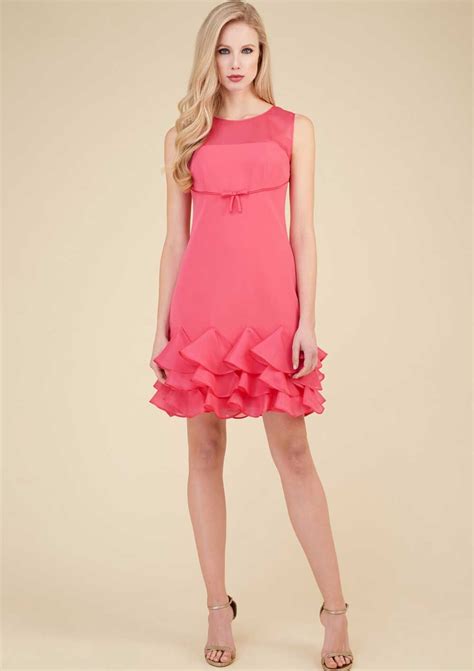 Tra tutte le tendenze moda della prossima primavera estate 2021 spiccano in prima fila le mule con tacco design, versioni rielaborate di quello a clessidra sdoganato ormai da qualche. Abiti da Cerimonia Luisa Spagnoli primavera estate 2021 ...