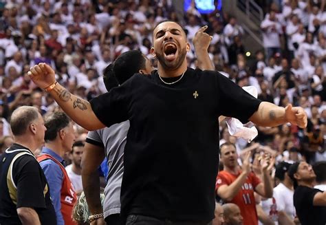 Look Drake Trolls Warriors With Dell Curry Raptors Jersey