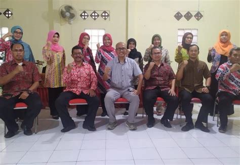 Sekolah ini terletak di jalan smp no. Galeri Sekolah - SMP Telkom Bandung