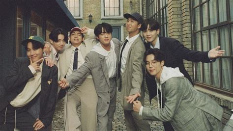 Bey later made her solo grammys entrance in 2004. BTS Earn First Music Grammy Nomination for "Dynamite ...