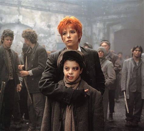 Nager dans les eaux troubles des lendemains attendre ici la fin flotter dans l'air trop lourd du presque rien a qui tendre la main. Mylène Farmer - Tournage clip Désenchantée - Février 1991 ...