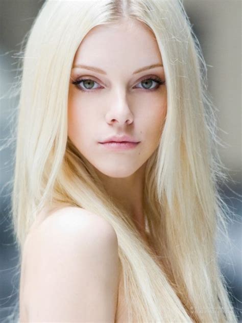 If your dying a large portion if your hair then section it off. Get A Platinum Blonde Hair Color Dye To Look Seductive ...