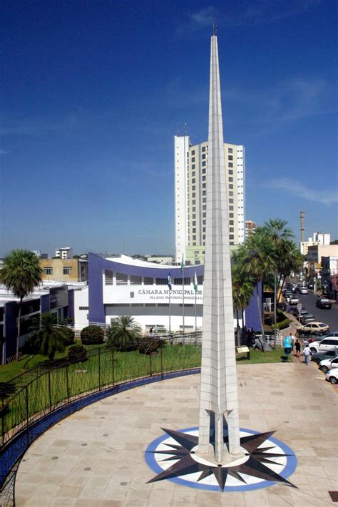 O oceano pacífico sul limita o continente a oeste. Programa: Marco do centro geodesico da America do Sul.