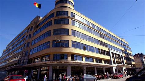 Het flageygebouw is het voormalig omroepcentrum van het nir in de gemeente elsene in het brussels hoofdstedelijk gewest. Negen dagen film en muziek op Brussels Film Festival ...