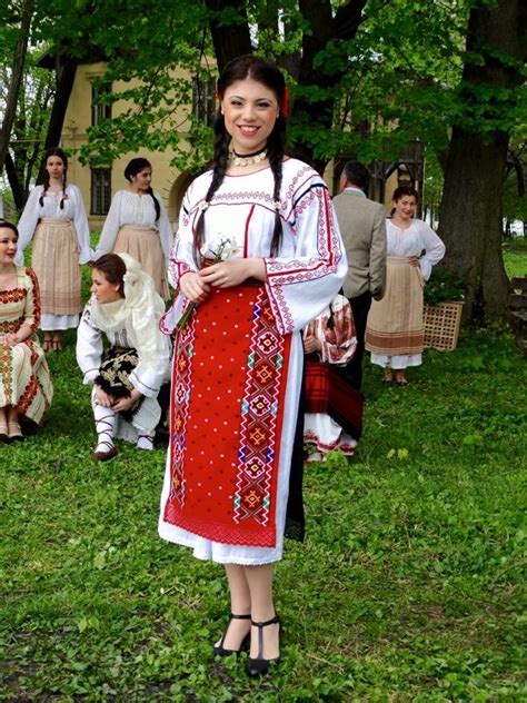 Costum Popular Romanesc Din Dobrogea Traditional Romanian Costume From Dobrogea Cucito