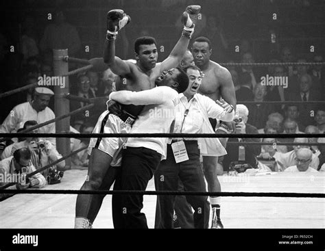 Muhammed Ali Sonny Liston Black And White Stock Photos Images Alamy