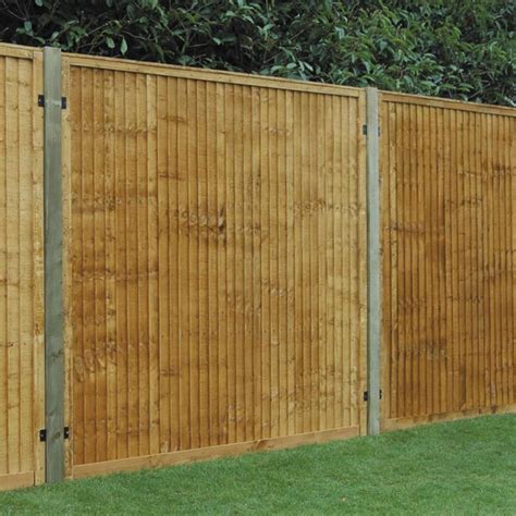 The fence posts are the foundation of a fence, and often overlooked as a place where one can make improvements. 20 Inexpensive Temporary Fencing Ideas for Your Home 1 in 2020 | Cheap privacy fence, Fence ...