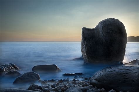 Charmouth Rocks 2 1080px Paul Hayman Flickr
