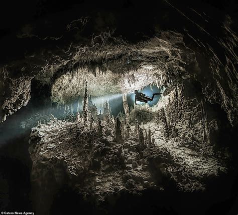 Scuba Diver Captures Labyrinth Of Underwater Caves Daily Mail Online