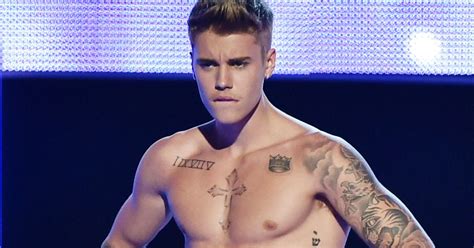 Oh Dear Now Justin Bieber Is Fully Naked While On Vacation