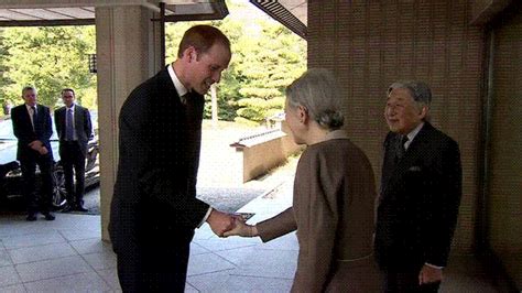 일본 천황 부처 영국의 윌리엄 왕자와 환담 나눠
