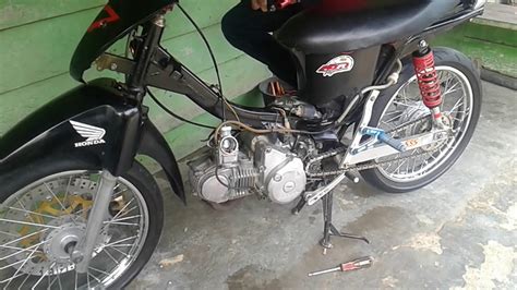 Sementara supra x125, desainnya juga sporty tapi ada aura mewah di sana. Road Race Supra X - Pecinta Dunia Otomotif