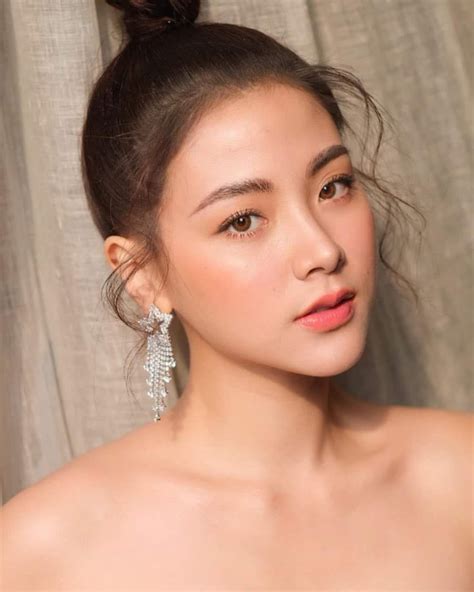 Petty Girl Korean Makeup Look Face Cut Star Beauty Asian Bride