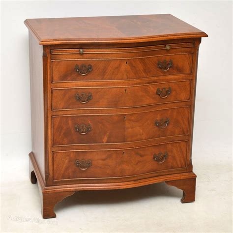 Antique Serpentine Fronted Mahogany Chest Of Drawers Antiques Atlas