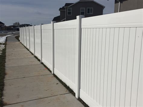 Crown Vinyl Fence Home Of The High Wind Fence Vinyl Fence Experts