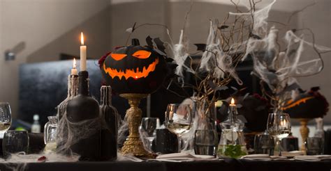 Creating A Spooky And Stylish Halloween Table Scape