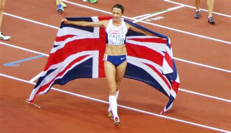 40 year old jo pavey makes history wins 2014 european 10 000 title