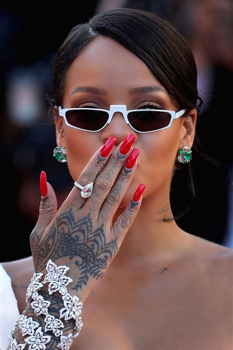 Rihanna Rihanna Hand Tattoo Rhianna Hand Tattoo Rihanna Tattoo
